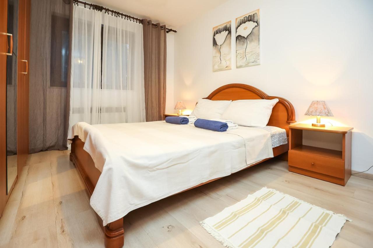 Pool Apartments Julia ซาดาร์ ภายนอก รูปภาพ