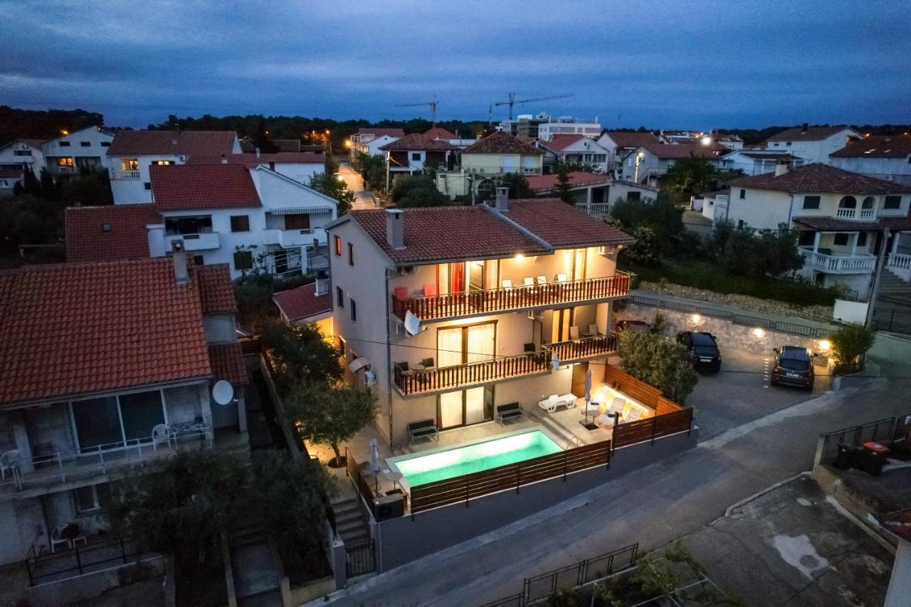 Pool Apartments Julia ซาดาร์ ภายนอก รูปภาพ