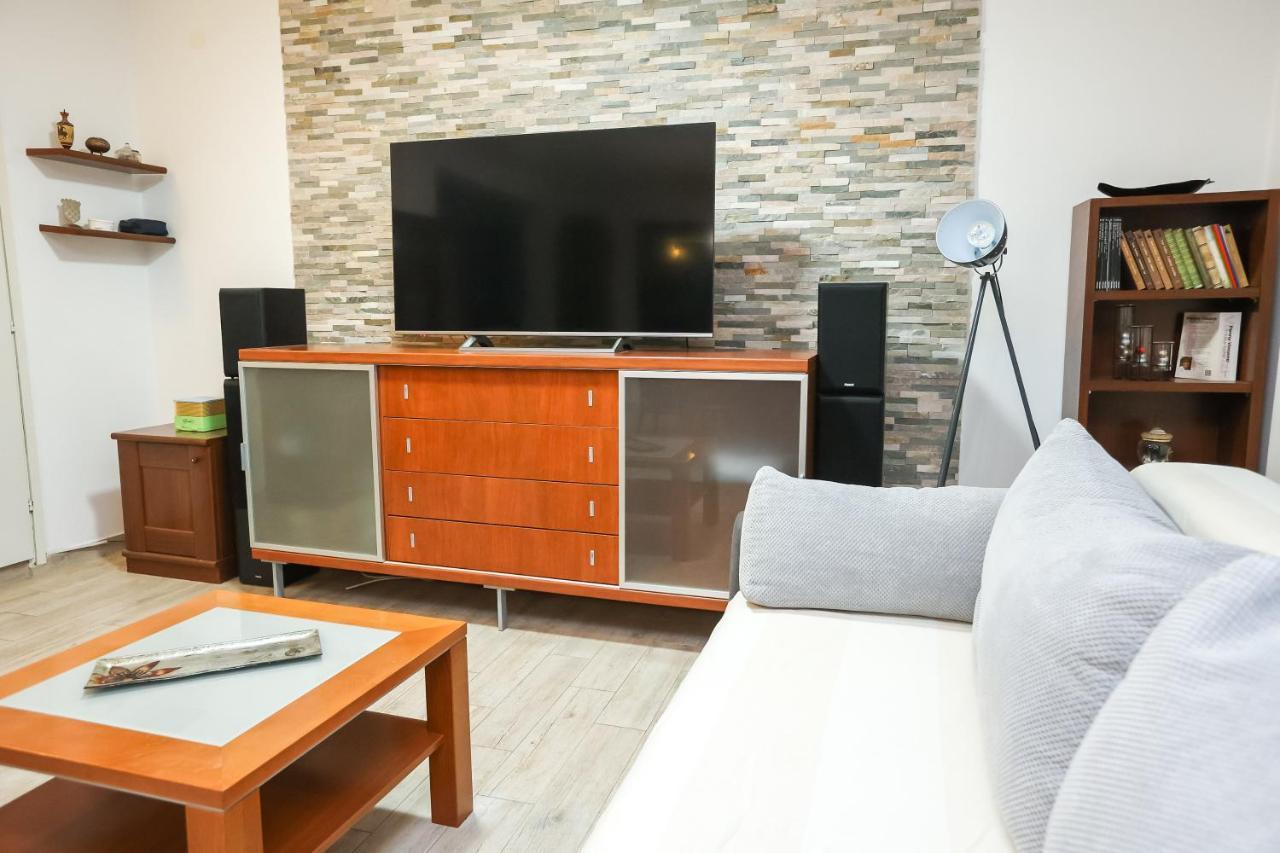 Pool Apartments Julia ซาดาร์ ภายนอก รูปภาพ
