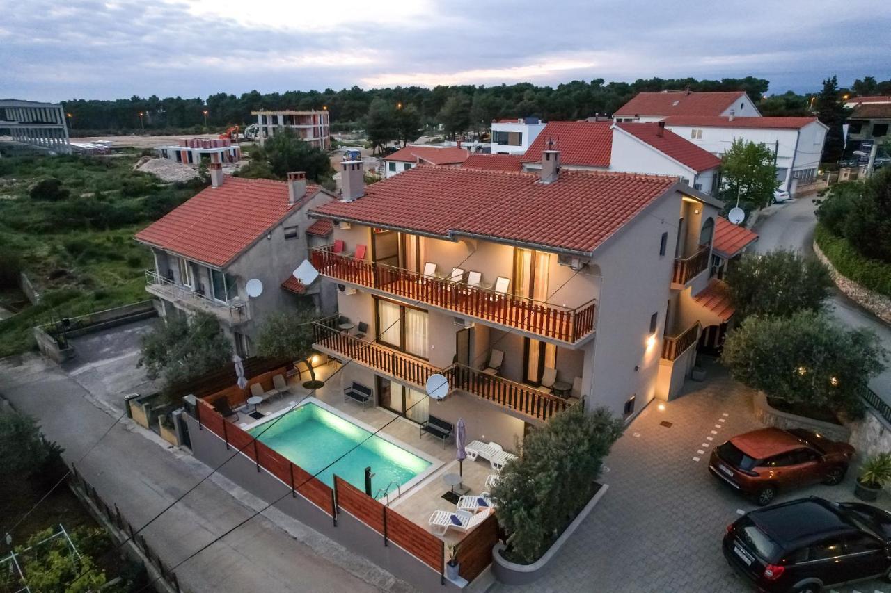 Pool Apartments Julia ซาดาร์ ภายนอก รูปภาพ