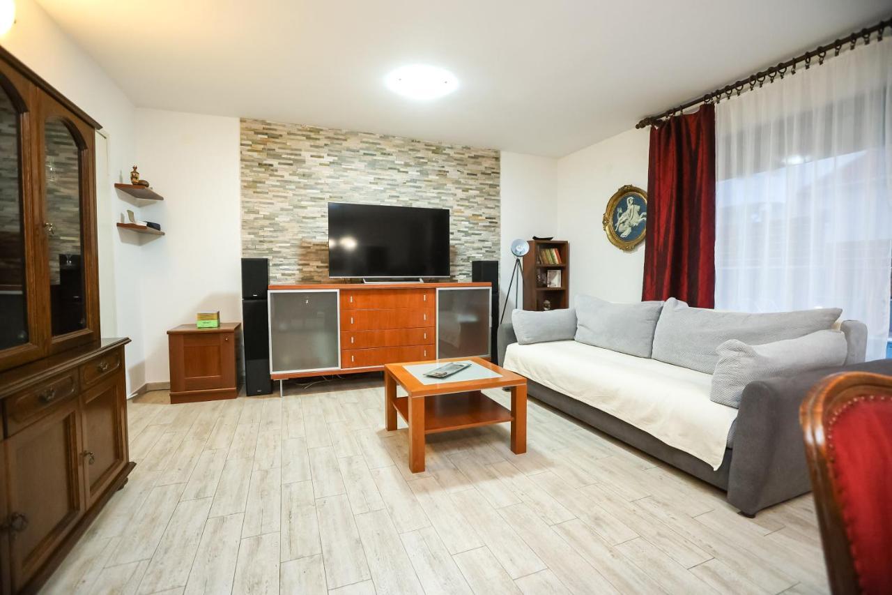 Pool Apartments Julia ซาดาร์ ภายนอก รูปภาพ
