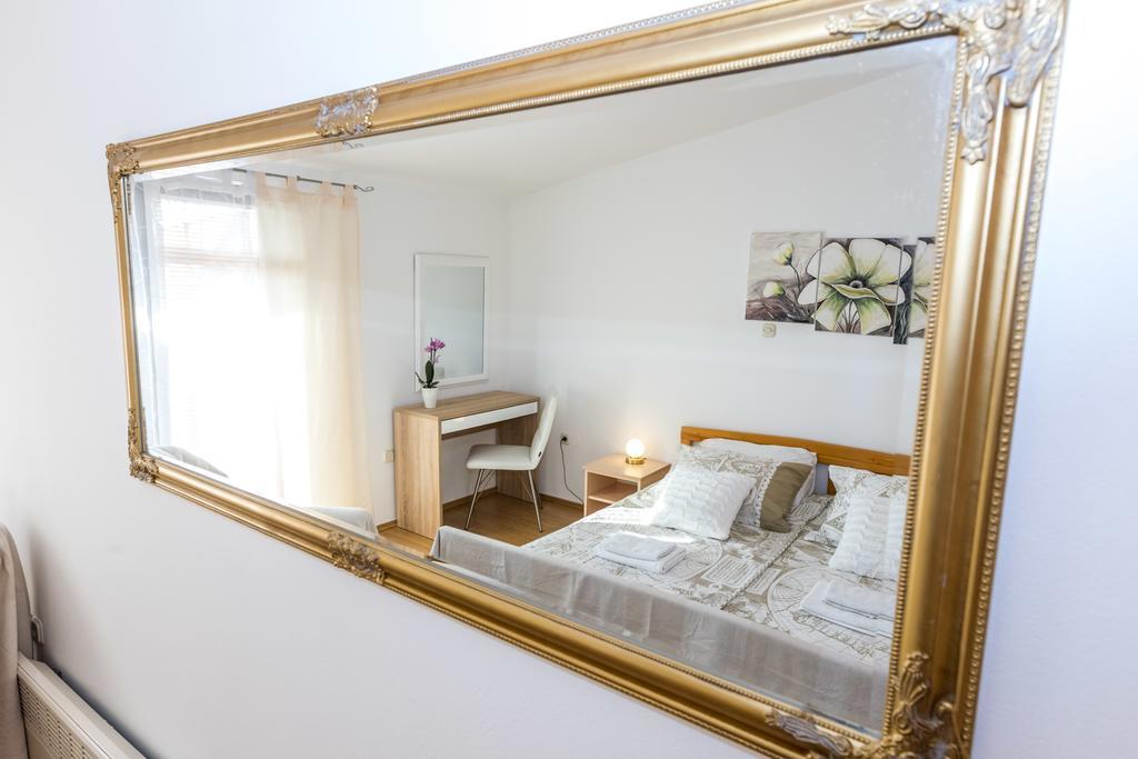 Pool Apartments Julia ซาดาร์ ภายนอก รูปภาพ