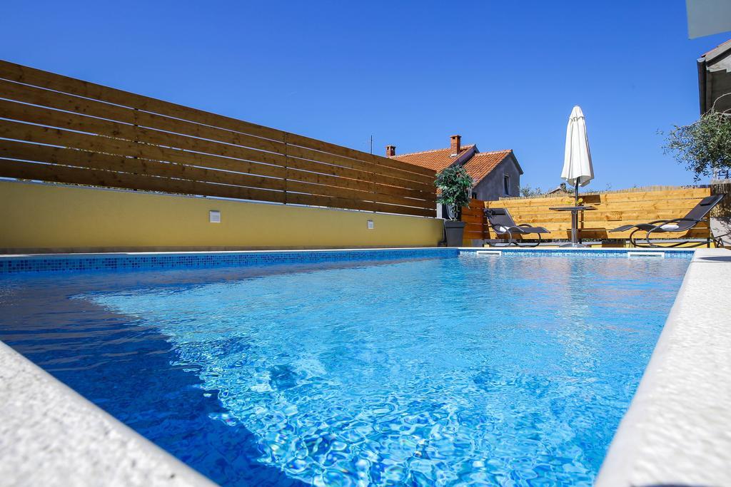 Pool Apartments Julia ซาดาร์ ภายนอก รูปภาพ