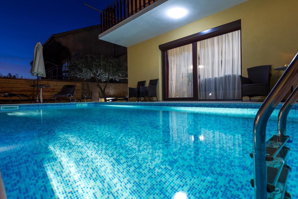 Pool Apartments Julia ซาดาร์ ภายนอก รูปภาพ