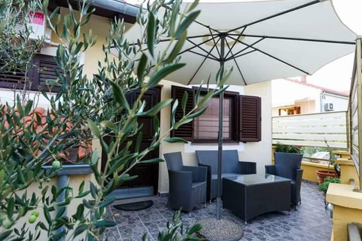 Pool Apartments Julia ซาดาร์ ภายนอก รูปภาพ